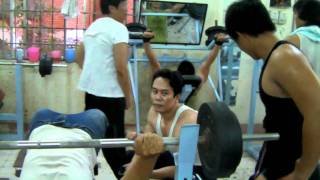 preview picture of video 'Viet 2011 - Working Out in Rach Gia Gym 6 0622'