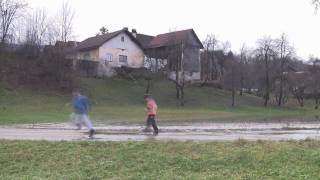 preview picture of video 'Prihajajoča visoka voda na Planinskem polju'