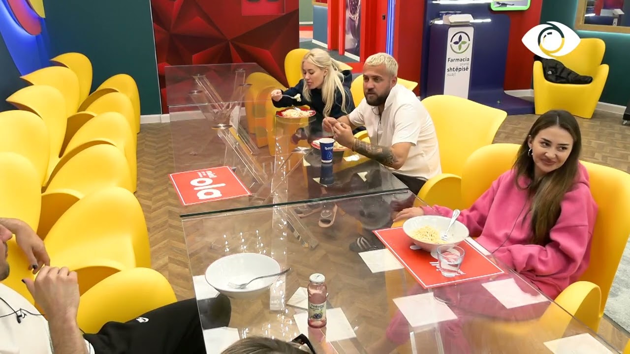 Banorët hanë drekën, Luizi nuk i ndal batutat