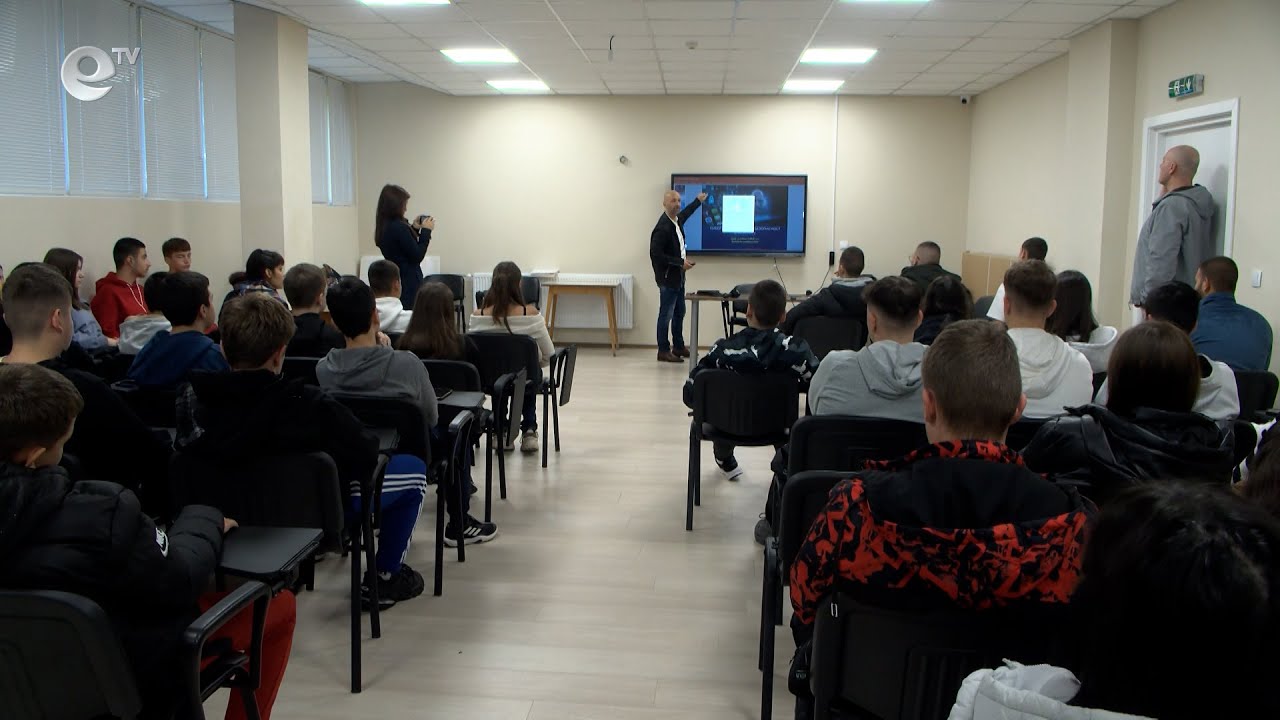 Серия от лекции за справяне с опасностите в интернет пространството стартираха в Хасково