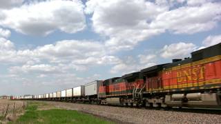 preview picture of video 'BNSF 7234 East past McGirr Road northwest of Lee, Illinois on 5-2-09'
