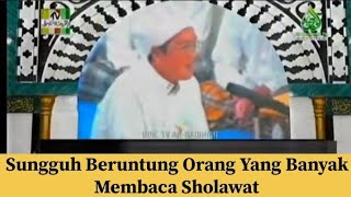 Download lagu Sungguh Beruntung Orang Yang Banyak Membaca Sholawat - Guru Sekumpul mp3