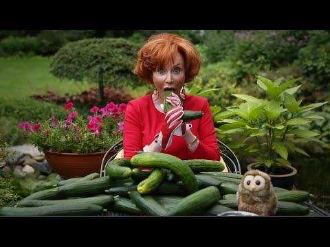 , title : 'Marijke Helwegen ontspant met komkommers'