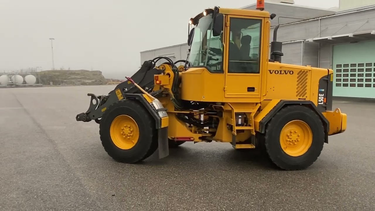 Presentation video clip: VOLVO L50E Hjullastare -  - Automatic - yellow - 2006