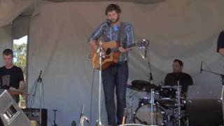 Dan Mangan - &quot;Robots&quot; - Live at VFMF 2009 (HQ)