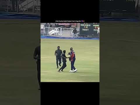 A Fan Touches Hardik Pandya's Feet & Hugs Him 🛐💥 #hardik #hardikpandya #pandya #mumbaiindians #dhoni