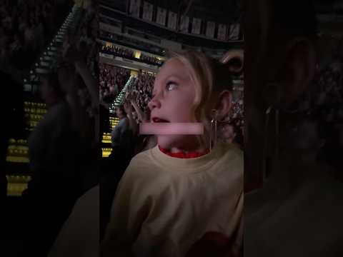 Craziest juno pose moments from sabrina carpenter concerts🤯