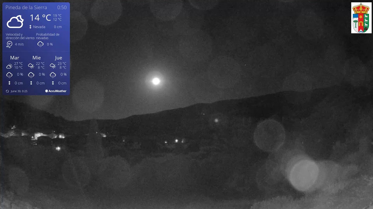 Live webcam view of Pineda de la Sierra Village & Mountains