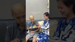 Download lagu Akong mandiri makan wew ga mau di suapin 🥰 #funny #stitchtricks #duet #memes #diynstitch #lucu mp3