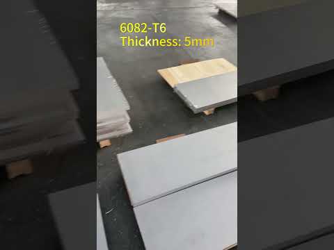 6082 T6 aluminum alloy thin plates are ready for stacking on the wooden pallets