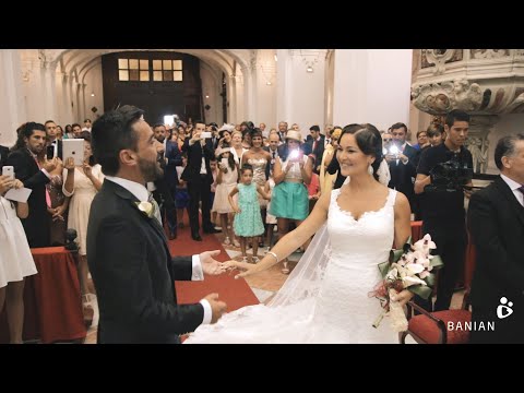 Novio canta en el altar 'Estoy hecho de pedacitos de ti'