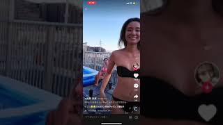 ちょい熟ギャルによる 水着でのナイスボディーダンス