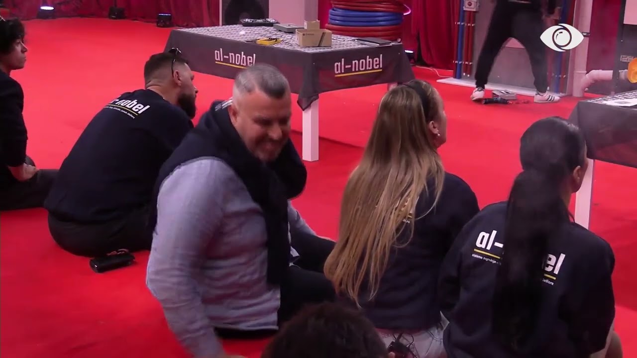 Kujdes, me familjen time…/ Debat mes Juelës dhe Selin, ndërhyn Stenaldo