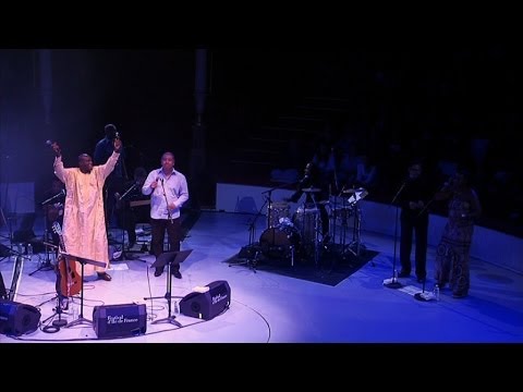 Ismael Lo - Tribute to Cesaria Evora - Petit pays (Live)