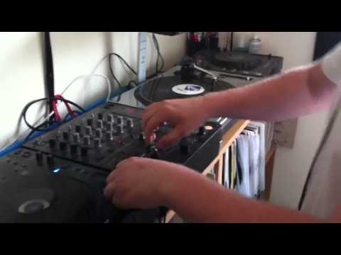 DJ Frighty having a mix