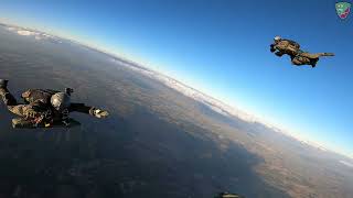 Download the video "Zwiadowcy 2. pułku rozpoznawczego - szkolenie spadochronowo - desantowe praktyczne."