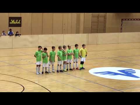 Der Einmarsch der Finalisten - Schiedsrichter Turnier U11 in Perchtoldsdorf
