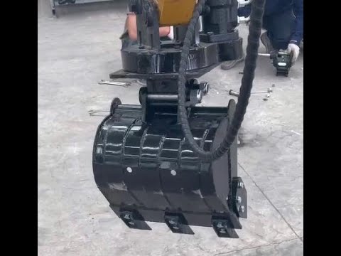 Kubota Mini Excavator using 360 Degree Bucket