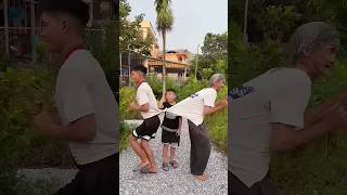 Download lagu Cậu bé tốt bụng gỡ áo bị mắc cho hai ông cháu bằng Mẹo vặt cuộc sống✂️👕🔥 😂😱👶🏻♥️👴 #shorts​ #cute​ mp3