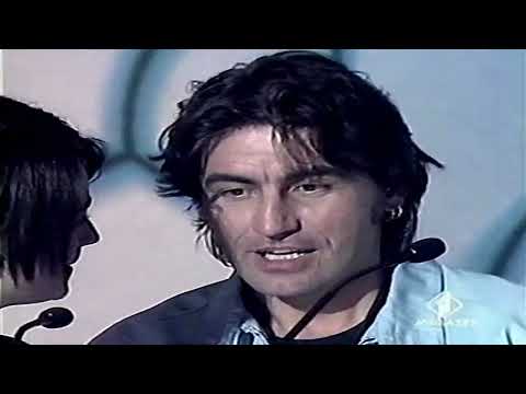 Carmen Consoli e Daniele Silvestri premiano Ligabue al P.I.M. (Premio Italiano della Musica) (1999)