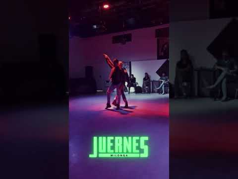 JUAN SEGUI Y FEDE CARRIZO EN JUERNES MILONGA