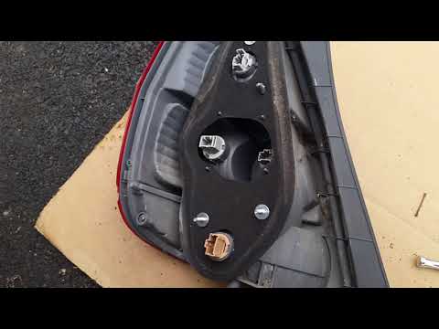 2008 Honda Fit Tail Light replacement