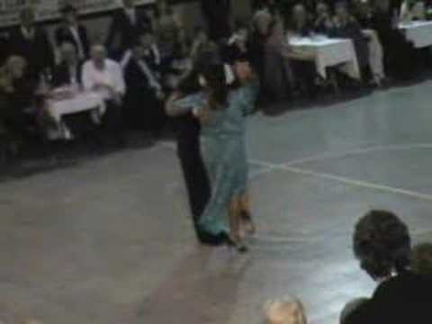  María del Carmen Romero  and  Jorge Dispari  are  dancing  to  the  tango  "  Color Cielo  "
