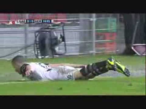 Dionne Stax haar weer valt in het water