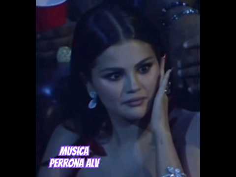 Reacción de Selena Gómez A Escuchar a Peso pluma Cantar Lady Gaga En Vivo