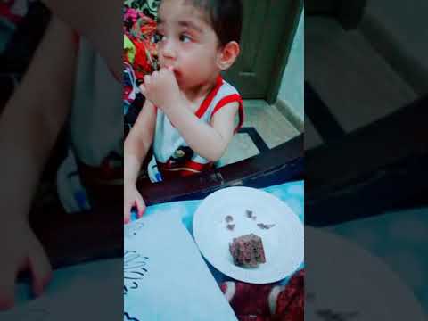 😂😂😂😂Alizain with cake🙈🙈👌🏻👌🏻👌🏻👌🏻🤣🤣🤣🤣