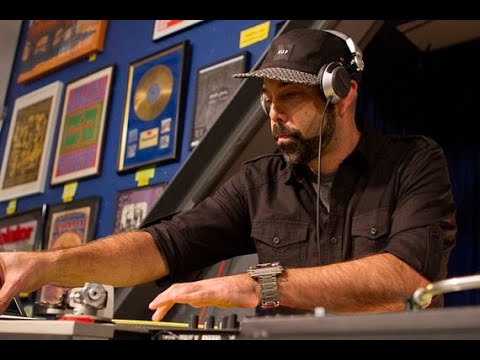 DJ NU-MARK .Touring Hands On