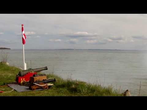 Salutering for Dronning Margrethe II 77 års fødselsdag