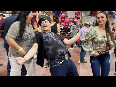 La fiesta linda, Bellas mujeres, buen ambiente y tremendo baile de don German Los Tremendos Laureles