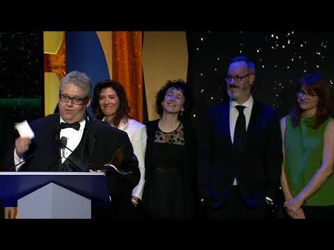 Bob Odenkirk presents the 2018 Writers Guild Award for Comedy Series to the writers of Veep