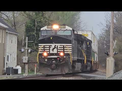 NS 4046 Leads NS 4819 NS 4911 NS 4910 Fresh Paint DPU! on NS 27A Passing Through in Boyce VA