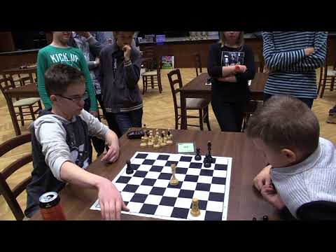 žiaci ZŠ 4.10.  Samuel Šandor  -  Szabolcs Sárközi 0:1