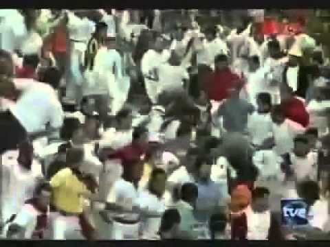 July 14 2005 encierro with Victorino Martín bulls in Pamplona