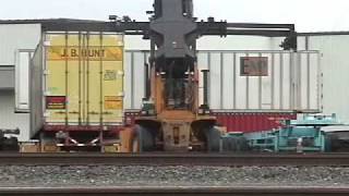 preview picture of video 'Intermodal loading, yard engine in Harrisburg, PA'