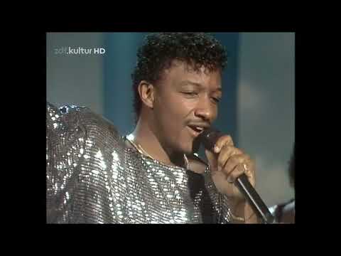 Videoclip de Victory (Live) — Kool & The Gang