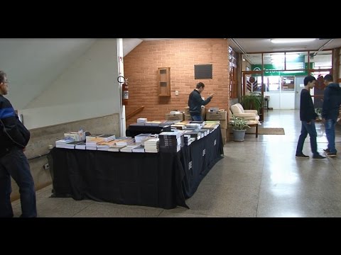 Eduel e Biblioteca Central realizam feira de livros na UEL