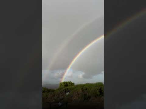 Pocas veces visto: Doble arcoíris iluminó el cielo en Maullín