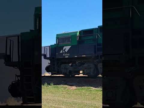 Trem em Marialva-PR composição carregada Tricotrol locomotiva ES43BBI. 15/08/2025 #train #ferrovia