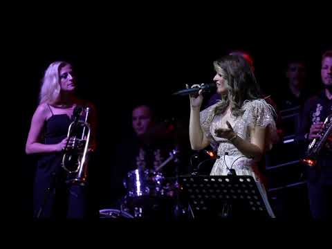 Milena Lazarevic Popovic i Danijela Veselinovic - Nikoljdan - uz pratnju trubackog orkestra Danijela