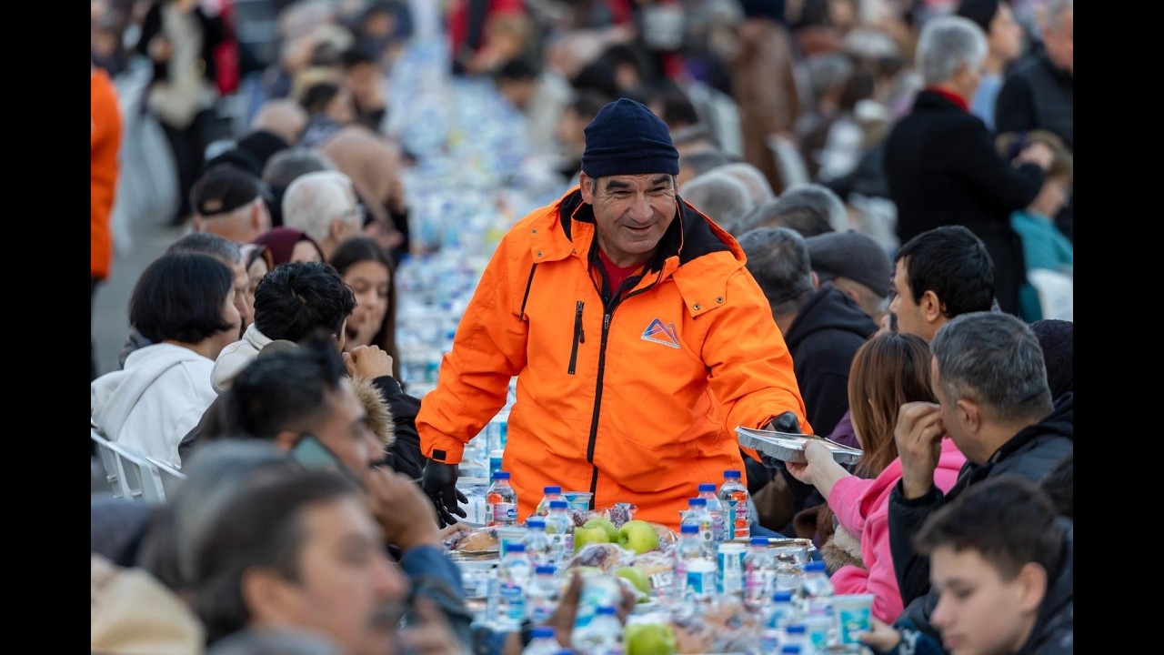 BAŞKAN SEÇER VE MERAL SEÇER, MEZİTLİ İFTAR SOFRASINDA YURTTAŞLARLA BULUŞTU