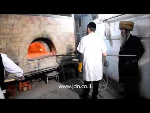 Koznitz Rebbe Baking Matzah - Adar II 5776