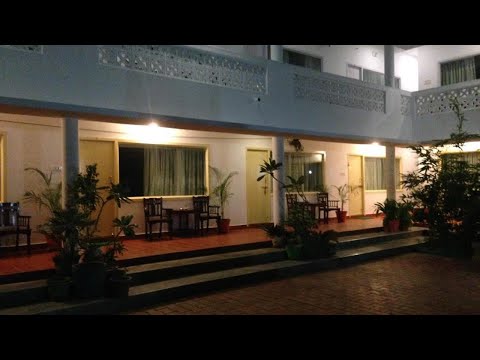 Hotel e restaurante a pé na praia de Meya