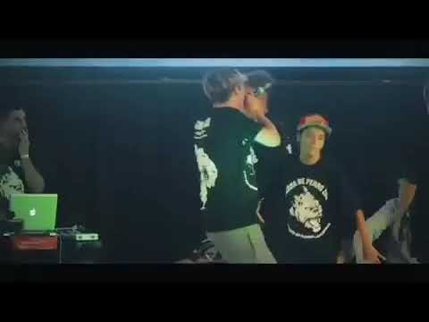 Paulo Londra rapeando