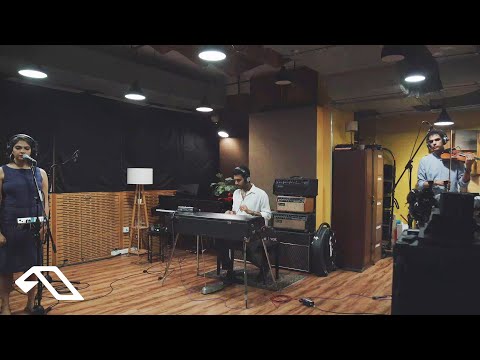 Anyasa & Isheeta Chakrvarty - Rasiya (Live)