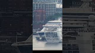Little sister energy! Grand Princess beats Discovery Princess off the dock