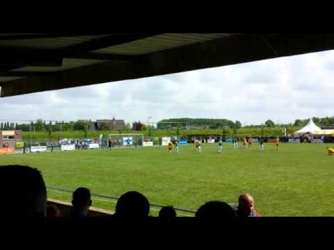 Janick Schaier mist strafschop voor Arnemuiden tegen Nieuwdorp